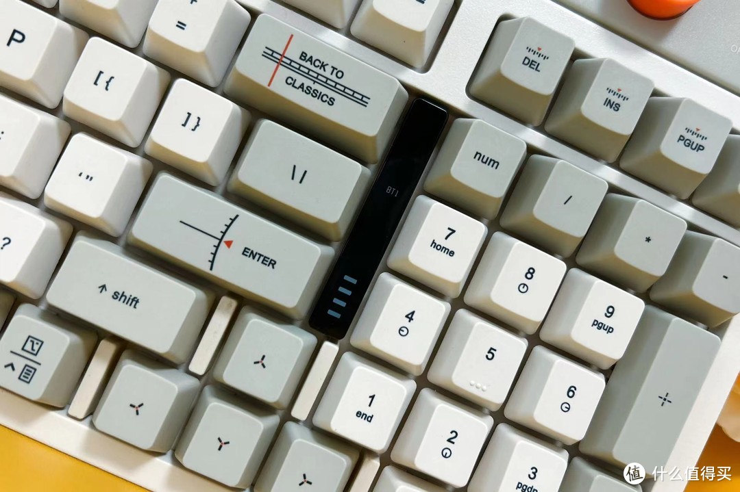 传统美学与现代科技的结合，洛斐小方98三模机械键盘