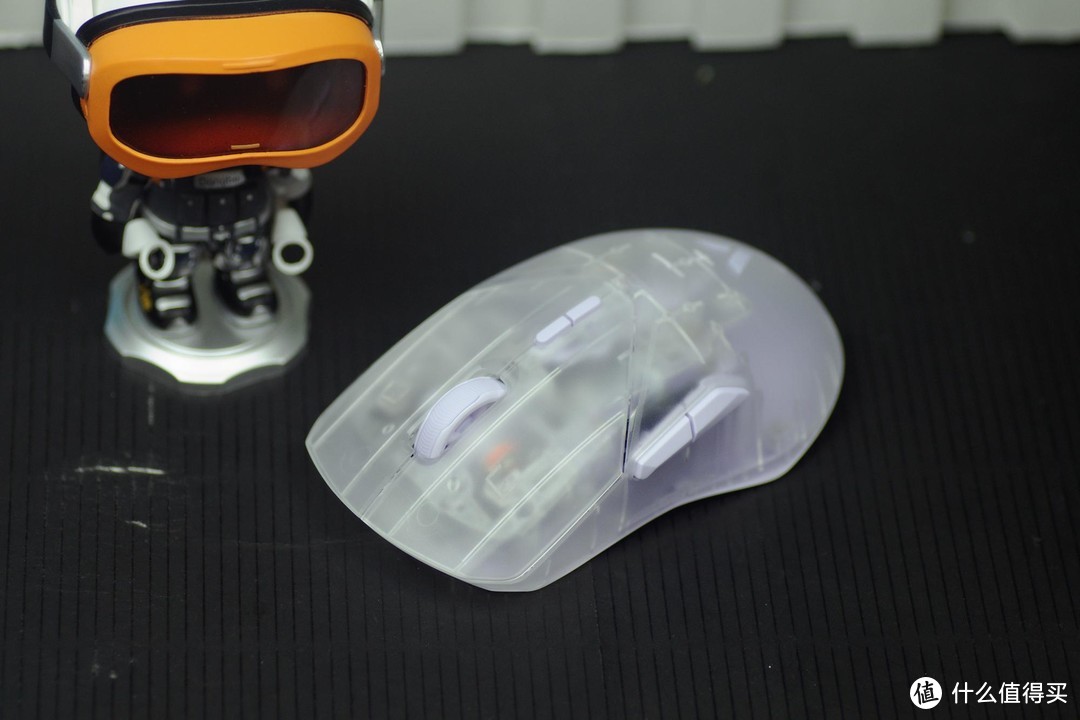 磨砂半透明设计很有创意， 雷柏VT9 Air鼠标真不错