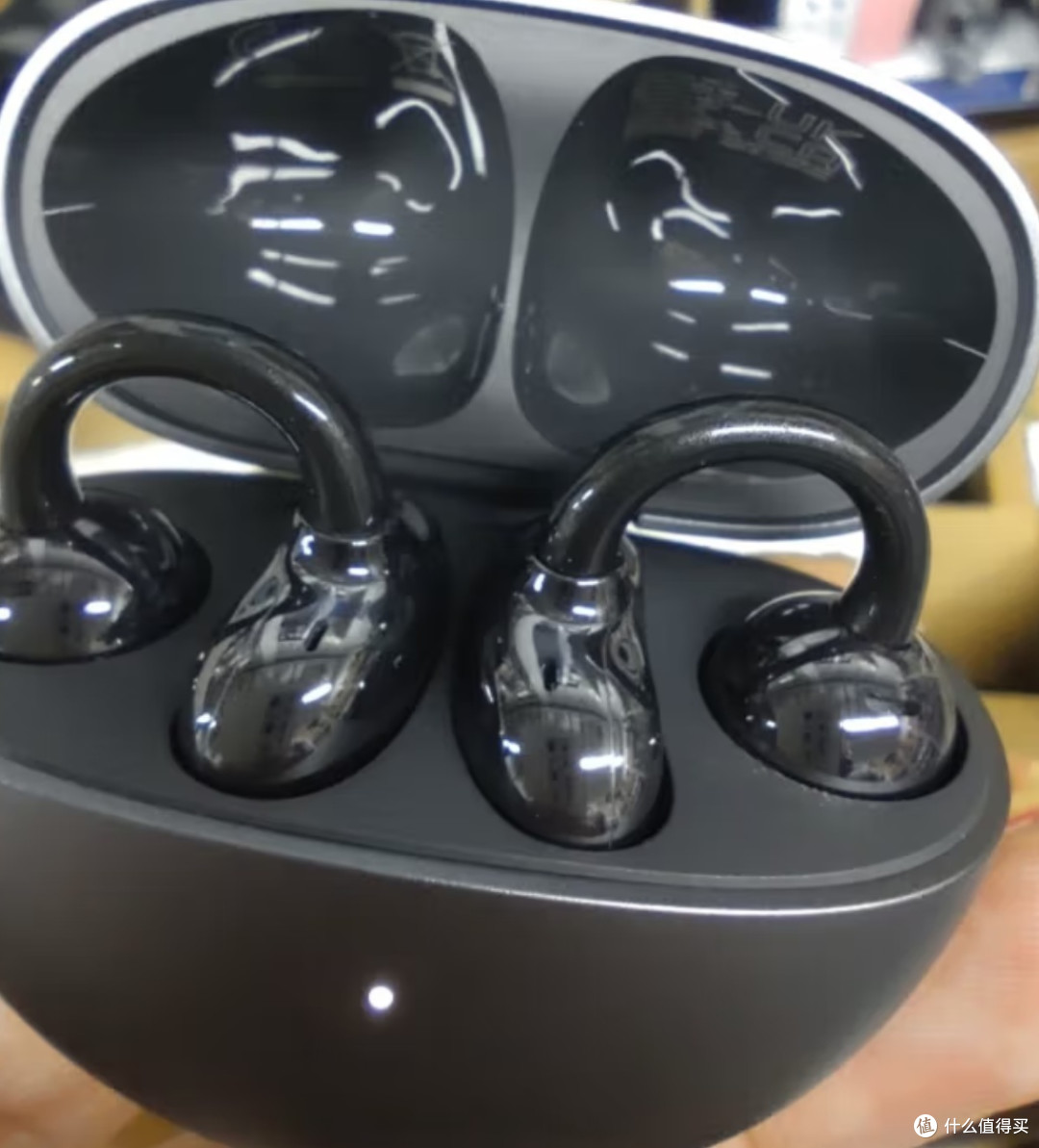 &nbsp;华为freeclip耳夹耳机:耳边的时尚精灵,开放式设计让你畅享音乐