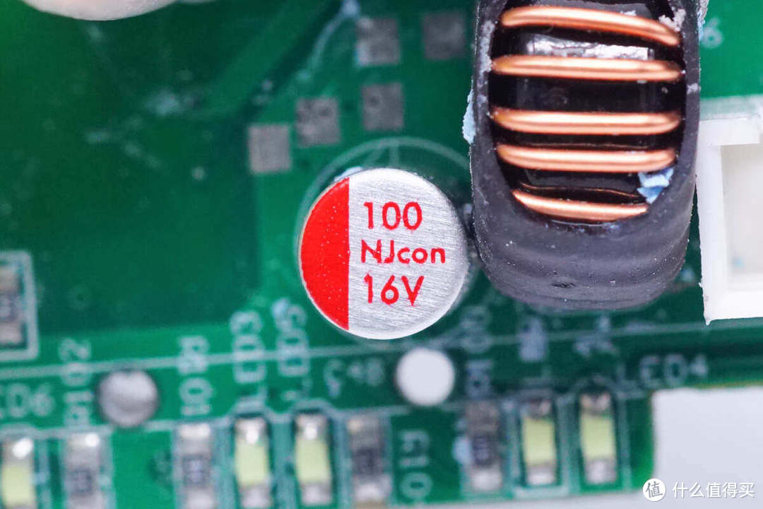 拆解报告：LORYI乐瑞115W二合一氮化镓桌面充电器W003
