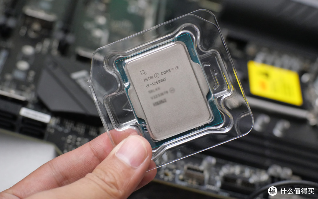 千元段位，综合性价比性能CPU，Intel i5 12600KF 在预算和性能之间平衡，满足游戏、娱乐、办公多场景