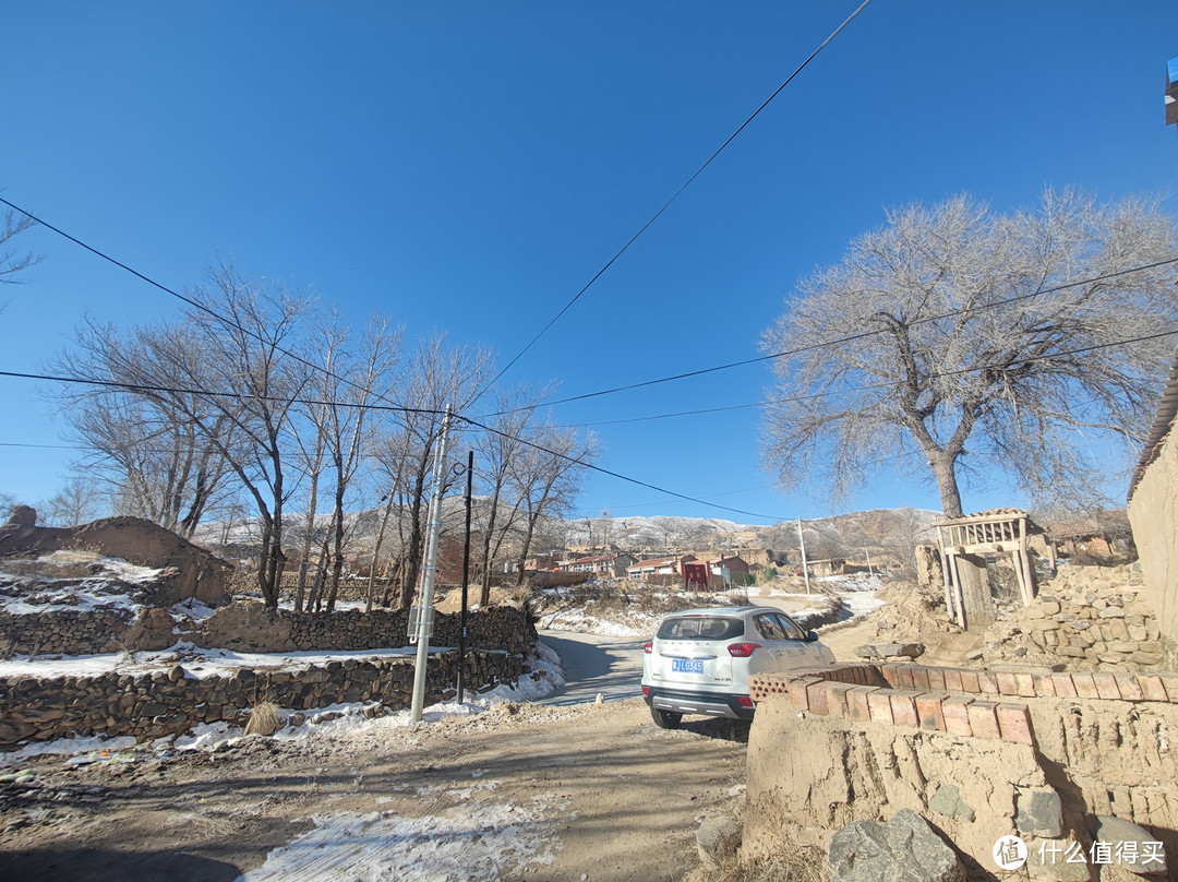 黄土高原的村道，不太适合后驱轿车了，尤其是冬天
