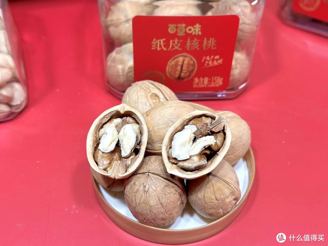 这是一份沉甸甸的心意，百草味"年的味道"坚果礼盒