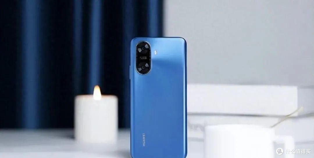 更让人惊喜的是,畅享70z还搭载22.5w的超级快充模块.