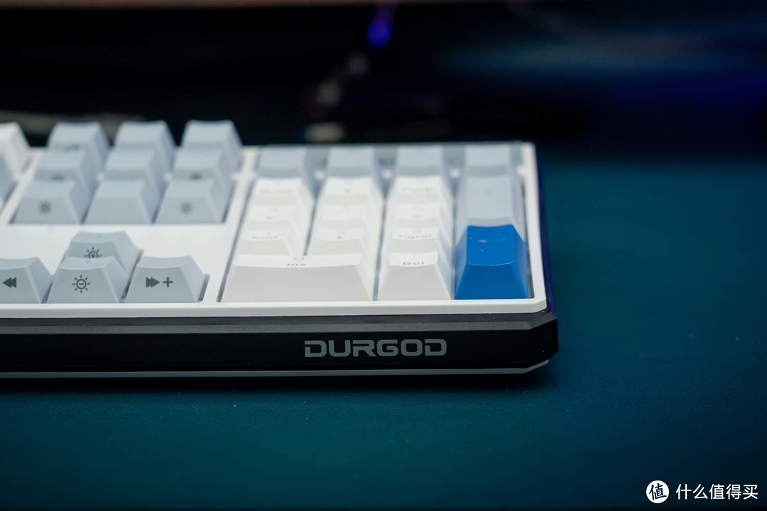 电竞游戏不仅要显卡好，键盘也很重要，杜伽K610W机械键盘开箱上手