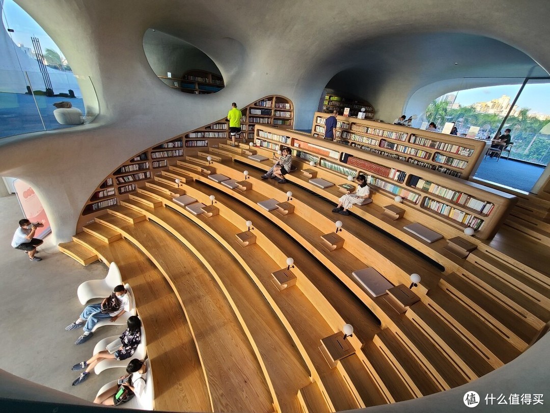 一位理想“选书人”，建了座不“网红”的图书馆！