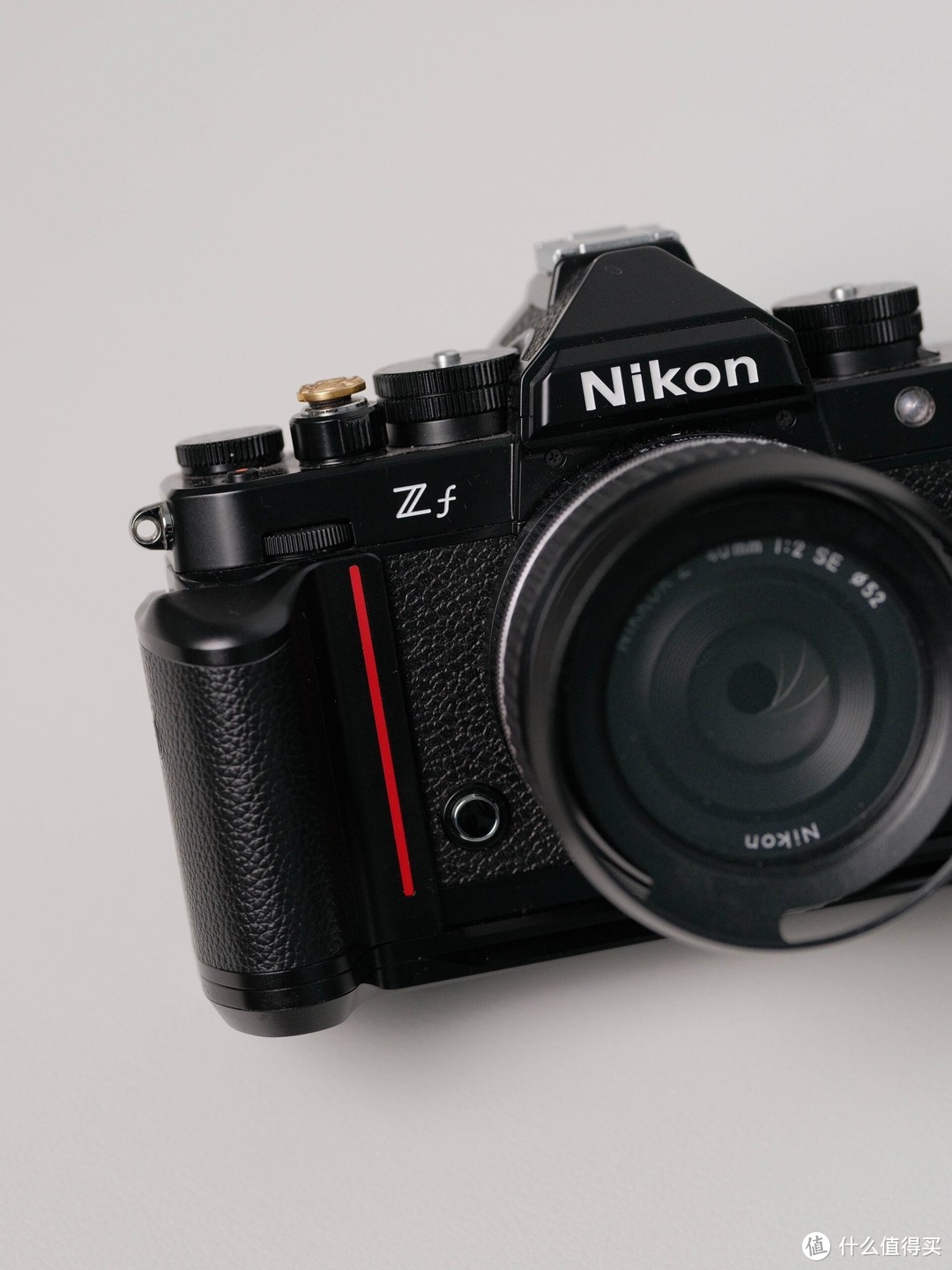 尼康ZF与富士X100VI高颜值复古相机的全面对比