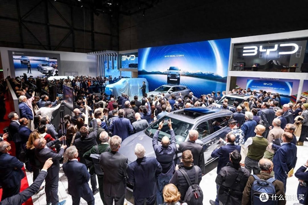 人气爆满，比亚迪携八款车型亮相日内瓦车展，引领汽车新能源转型