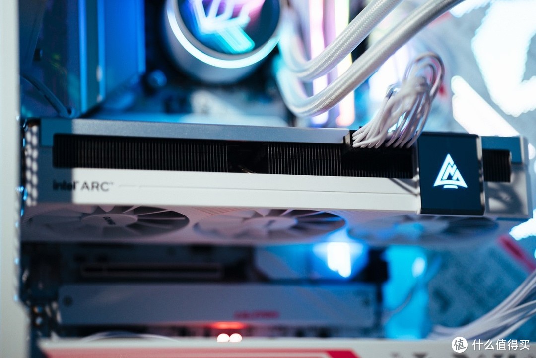 英特尔Arc A750 Photon评测：不断成长的GPU，高性价比创作利器
