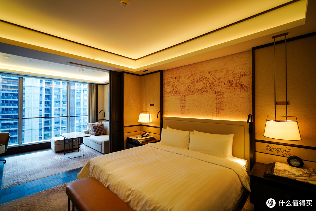 一改中年调性，渐入纸醉金迷：上海前滩香格里拉大酒店 豪华阁行政大床房入住体验