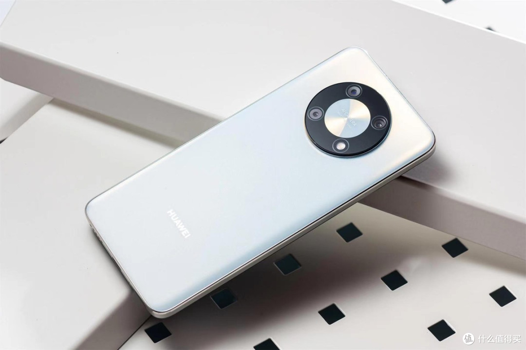 华为献礼三八节7000毫安695大屏鸿蒙30256g内存1399元