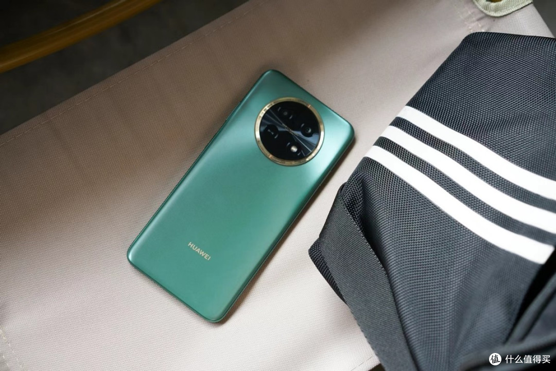 华为献礼三八节7000毫安695大屏鸿蒙30256g内存1399元