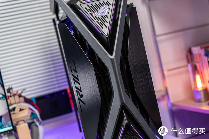 紫金绽放——ROG Crosshair X670E Extreme + 创世神GR701分体水冷装机展示