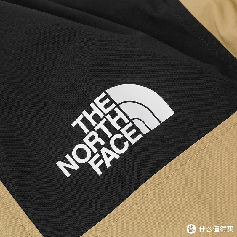 最近超爱的春季单品 —— The North Face的防风夹克。作为一个户外活动爱好者，对装备的要求可不低