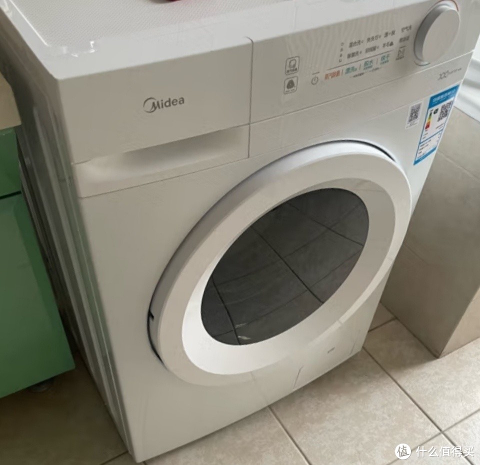 美的滚筒简尚洗衣机，超薄机身与高效洗涤的完美结合！