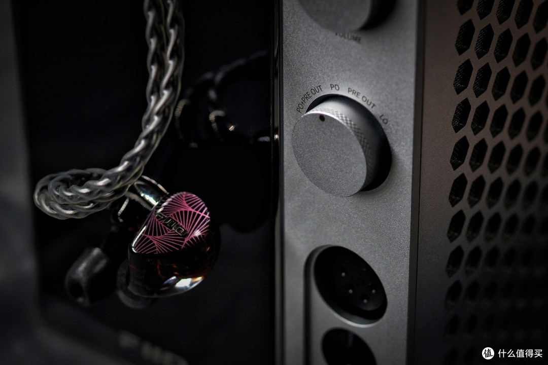 1,飞傲ft5飞傲ft5这个平板耳机并不好推.