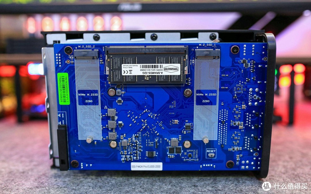 i3-N300 DDR5，硬件全面升级，NAS性能巅峰—— 铁威马F4-424 Pro拆解部署