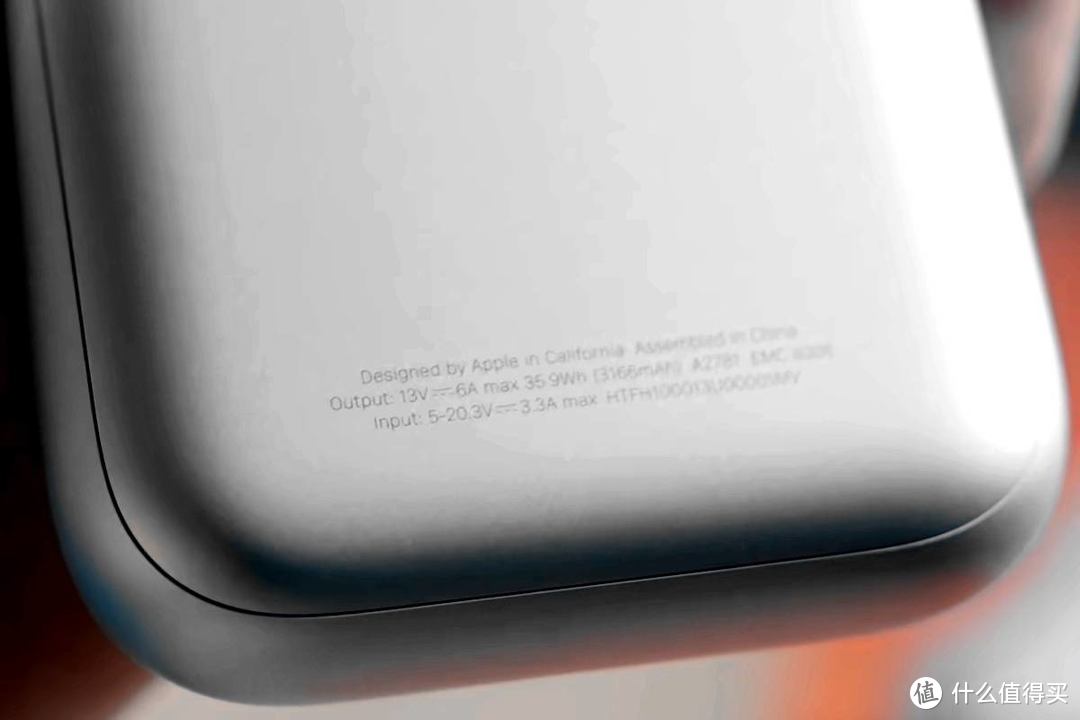 Apple vision Pro Battery外接电池使用三串电芯，总容量9498mAh