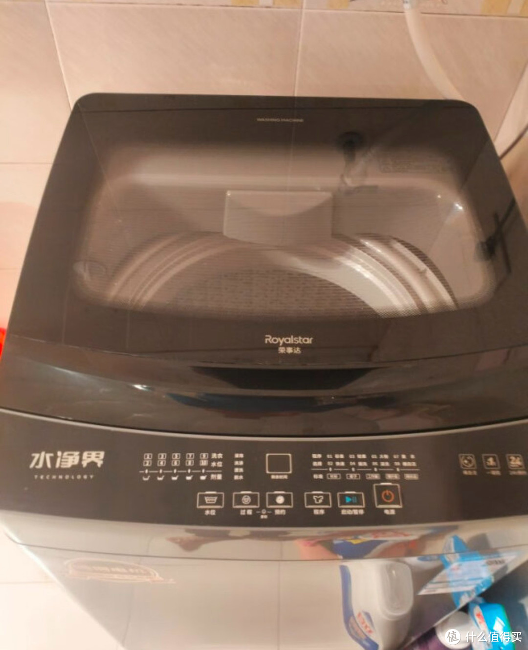 《荣事达洗衣机：洗衣的得力助手》