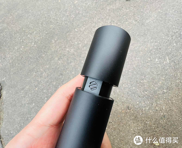 1000lm亮度、365m远射的极蜂强光变焦手电筒使用体验，来啦！