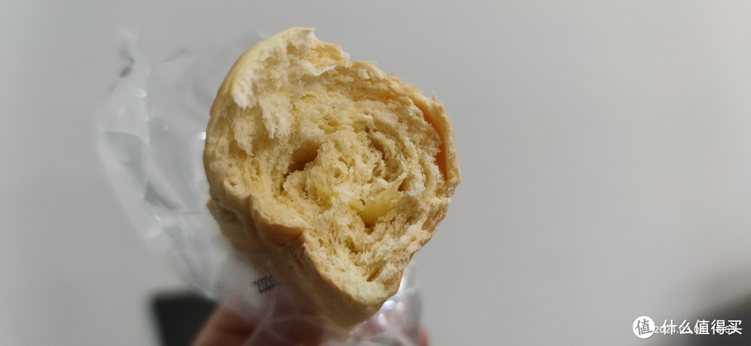 面包，住宿生开学一定会带面包。不到5元一斤的盐津铺子面包，真好吃。