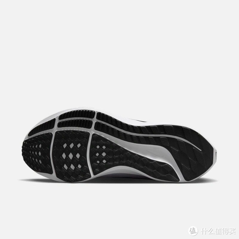 Nike Pegasus 40：公路跑步的信赖之选