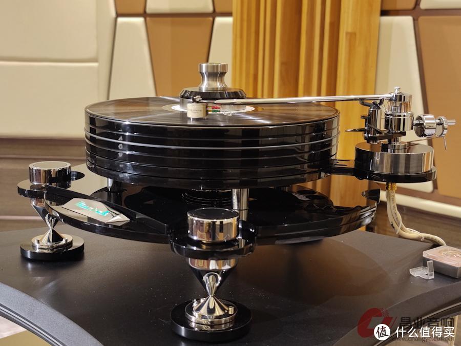 加持软性避震+油液减震器+磁悬浮技术的Muarah MT1evo旗舰黑胶唱盘
