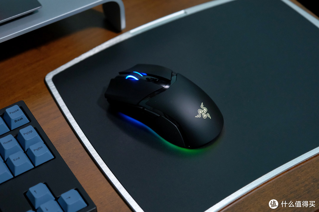 轻巧舒适,电竞办公两不误,razer雷蛇 眼镜蛇专业版