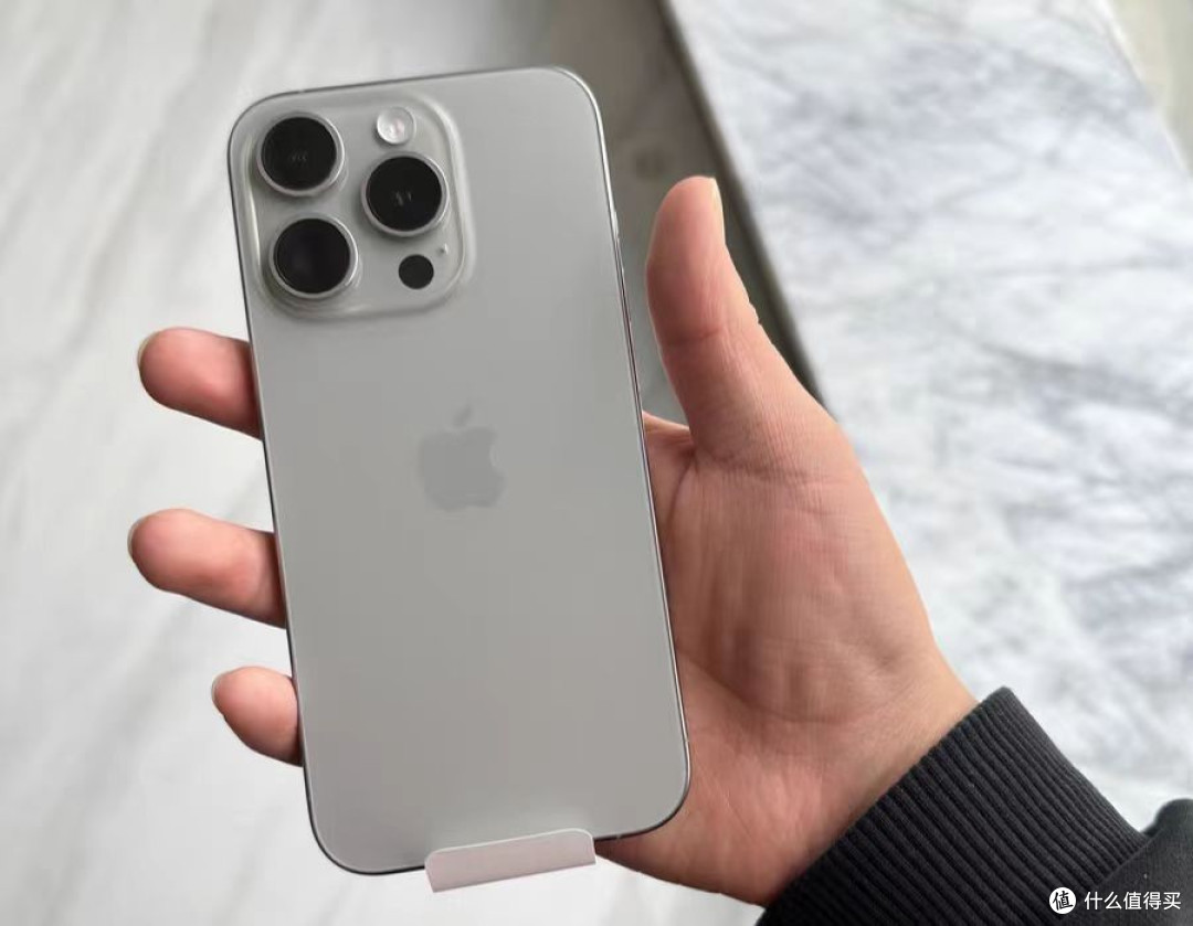 库克再次化身价格屠夫苹果15pro跌价1200元国产高端寒冬将至