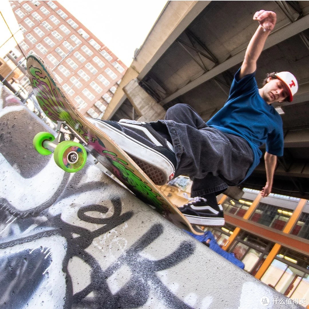 滑板潮流来袭街头文化的新宠儿