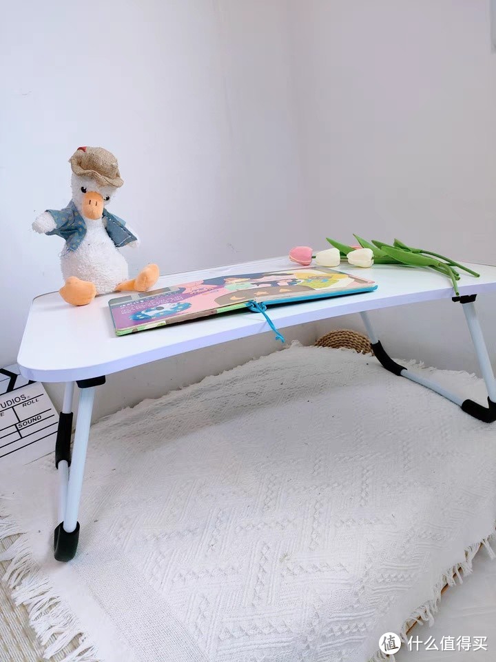 床上小桌子：宿舍与家中的便捷伴侣