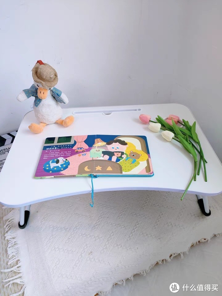 床上小桌子：宿舍与家中的便捷伴侣