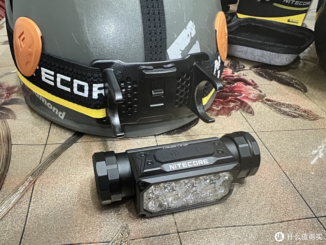 NITECORE HC65 UHE三光源金属高亮户外救援头灯体验测评