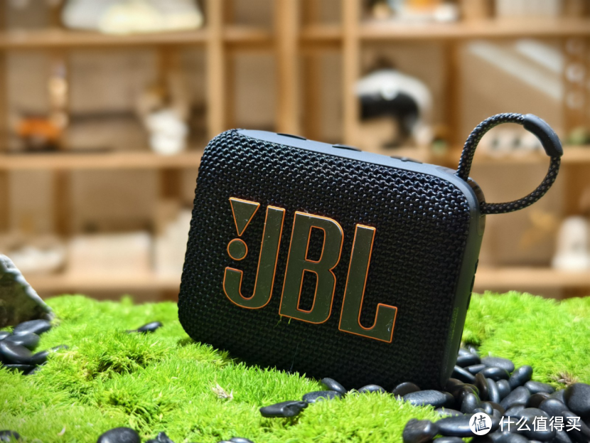 一听倾心，一拿便携！JBL Go4蓝牙音箱，感受小魔盒的音乐魅力