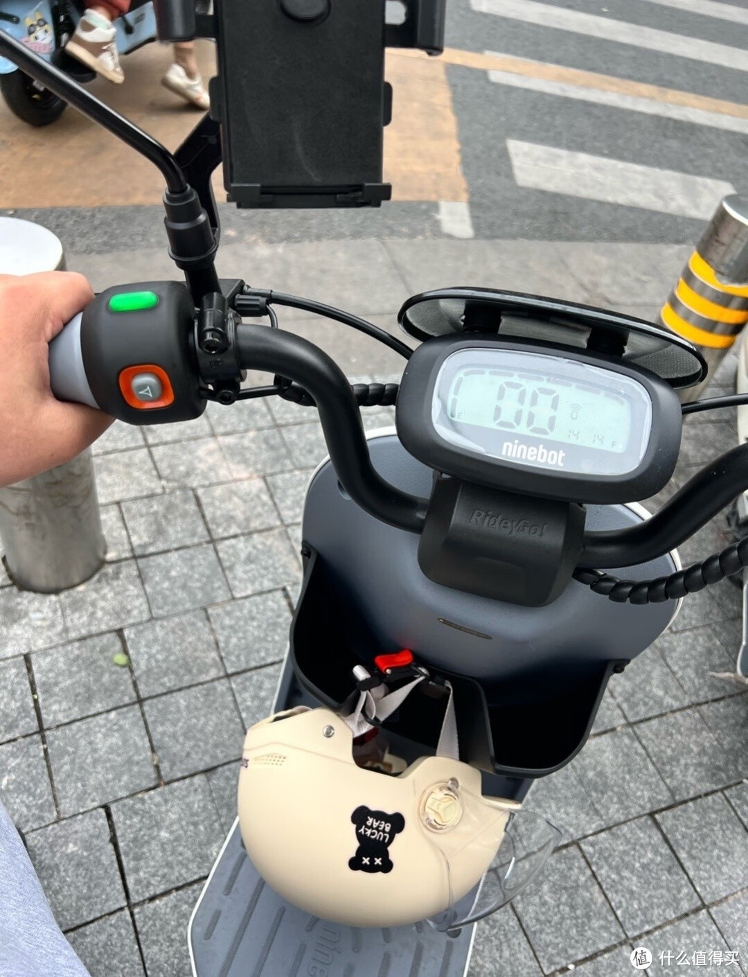 骑行的快乐与便捷——九号（Ninebot）电动锦鲤A30C+电动自行车