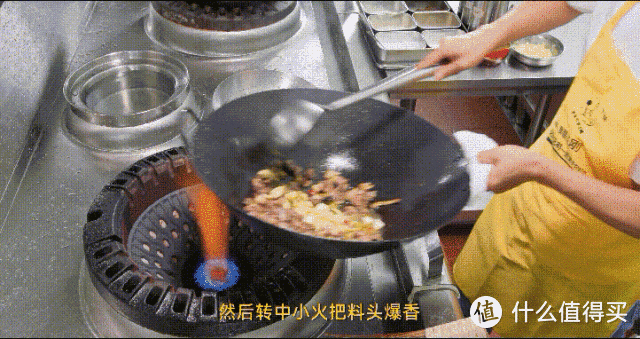 厨师长教你：“姜爆鸭”的家常做法，微辣干香，百吃不厌