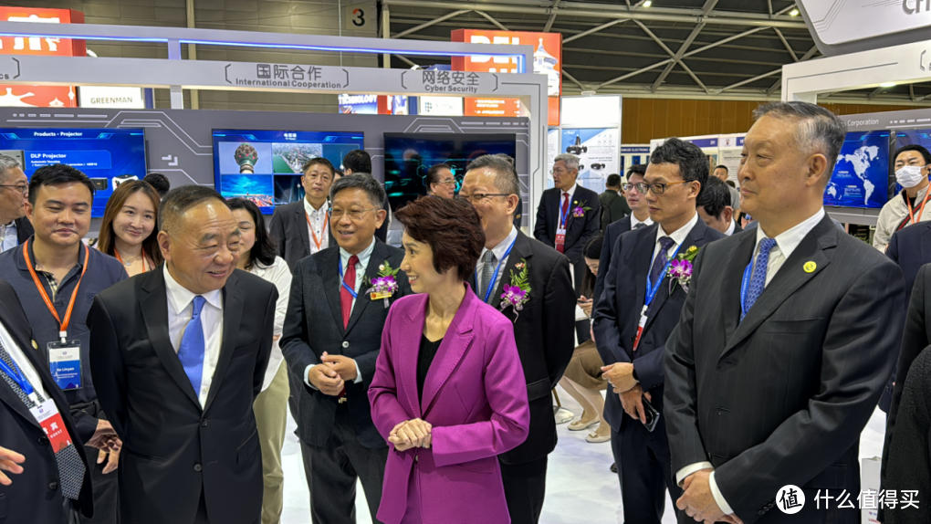 科技硬实力，九号机器人亮相2024中国机电产品（新加坡）品牌展览会