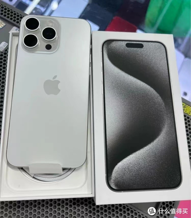 库克又来中国了：iPhone 15 Pro Max大降价，你会给库克面子吗？