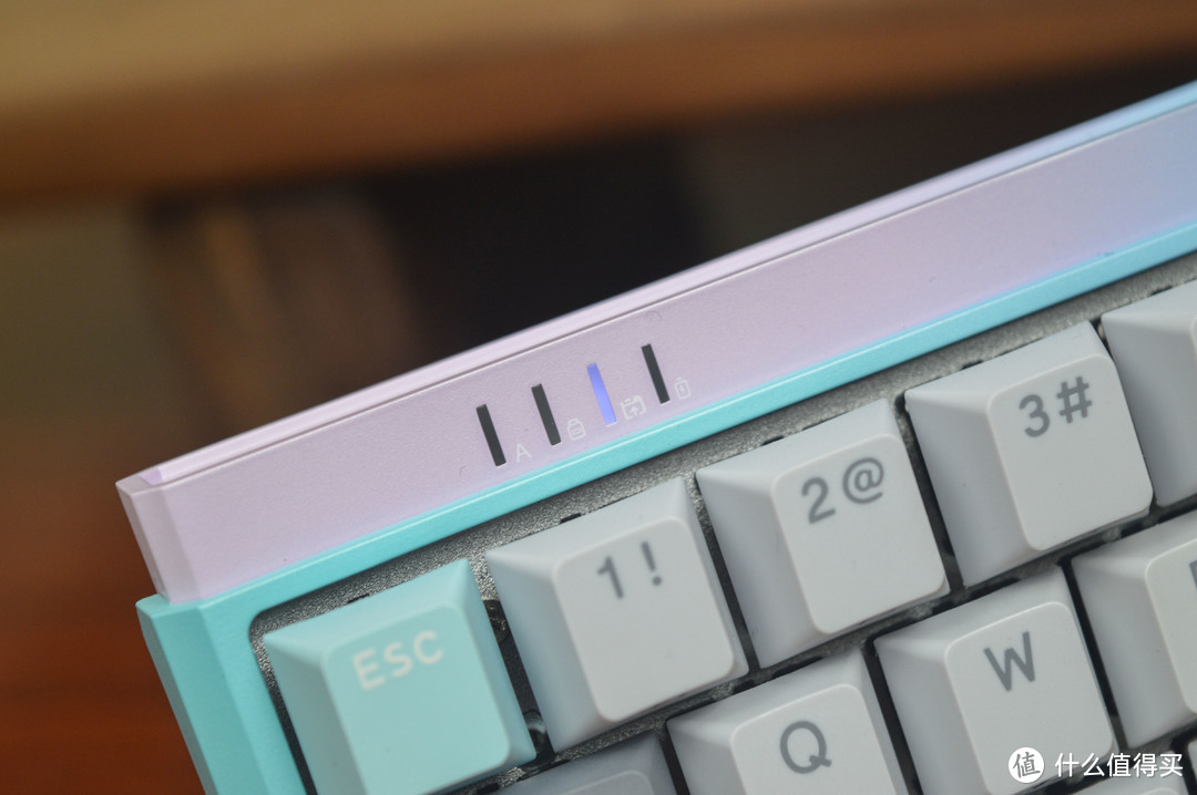 小巧精致:杜伽K330W Plus冰激凌配色三模热插拔键盘开箱