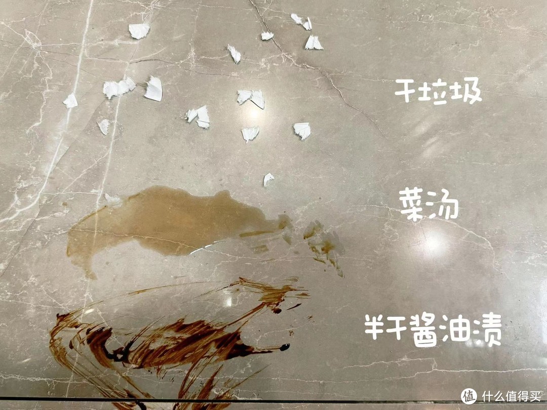 的强大吸力,再搭配上450次/min超频洗地,无论是在清洁日常的干湿垃圾