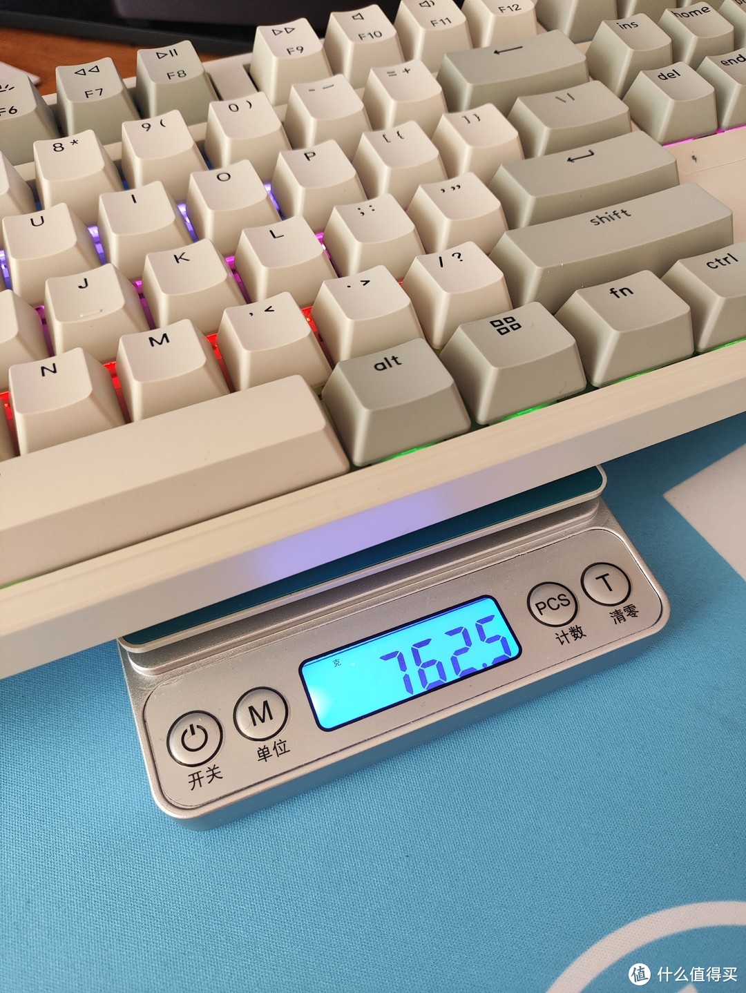 87键SKN巴蛇Pro三模机械键盘，白翼轴手感是真的好
