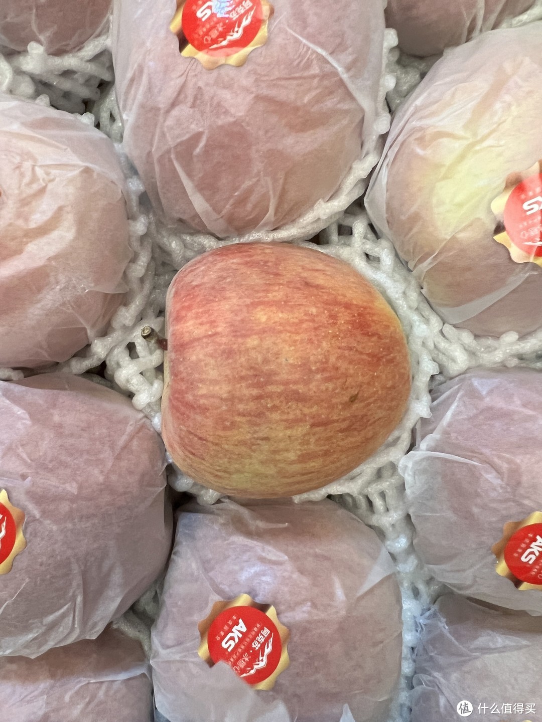 看到水果店39.9 十斤的新疆阿克苏冰糖心，果断搬了两箱