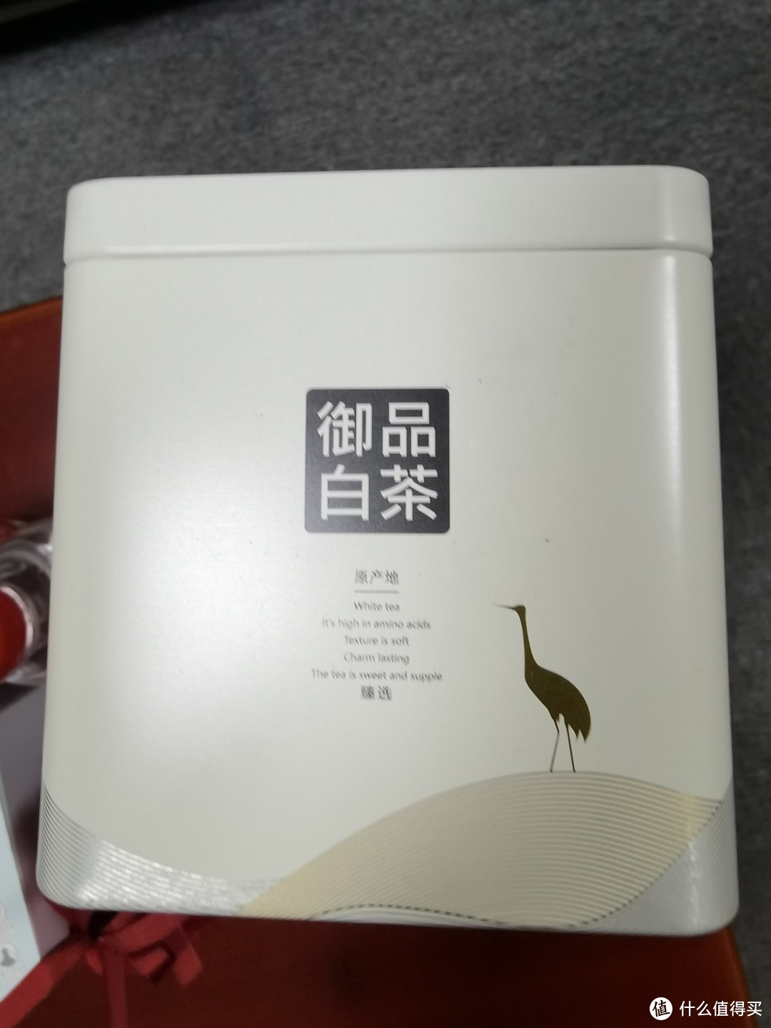 白水没滋味，饮料不健康，还是喝茶好。