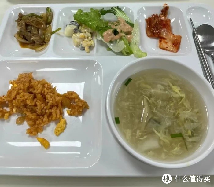 韩国大学伙食不是泔水！中国留学女为韩餐正名 却被泡菜照打脸