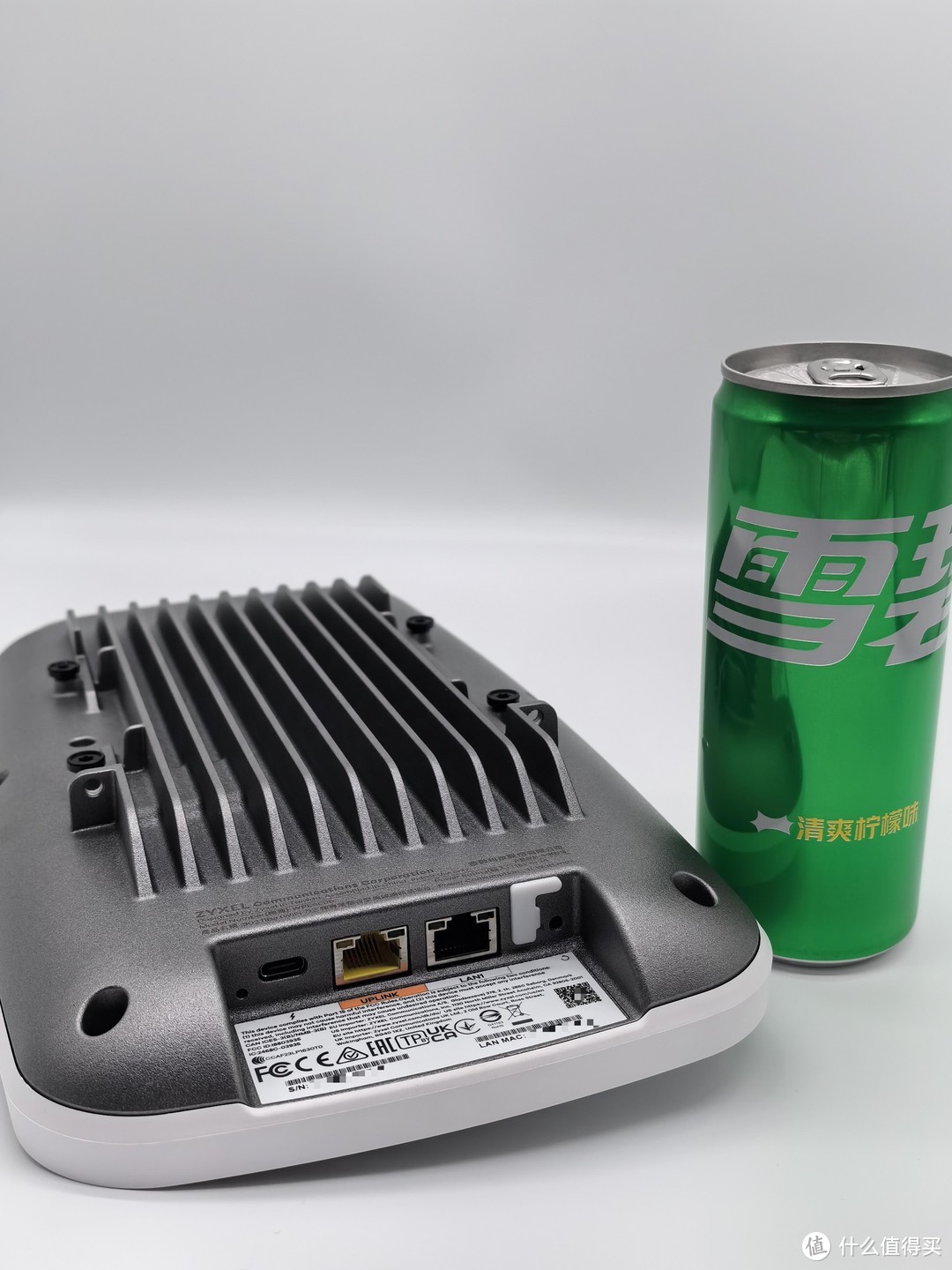 合勤WBE660s 背面（接口从左至右：Type-C DC/POE++ 10G+1G/TTL/重置）