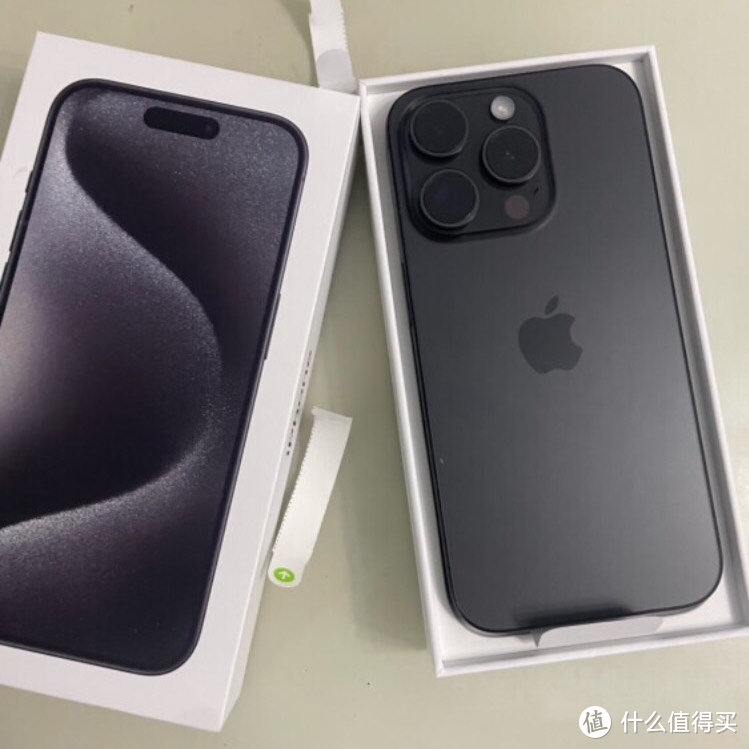 iPhone 15 Pro评测：白色钛金属新宠，5G速度惊艳！