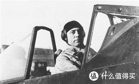 谭克不仅是天才设计师，也是优秀的飞行员，参与试飞了他设计的每架飞机。甚至有试飞Ta-152期间躲过两架美军P-51追击的战例。