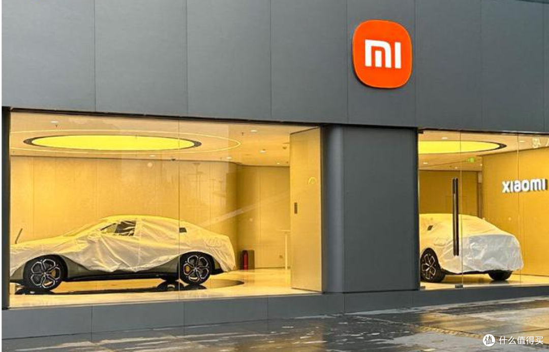 这一里程碑事件标志着小米汽车从线上布局成功迈向线下实体销售的新