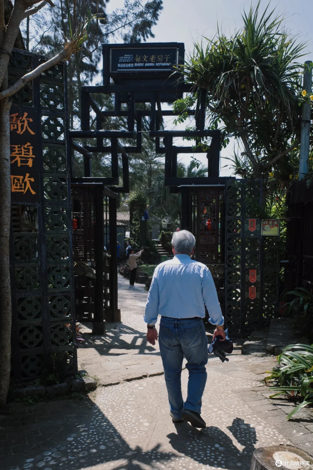 这里本身是一个主题酒吧,白天也会有餐食供应.