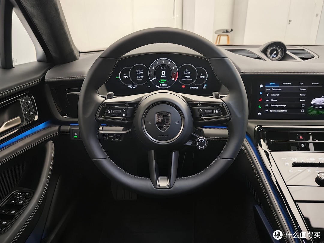 保时捷Panamera E-Hybrid：豪华混动新篇章，绿色出行的未来之选